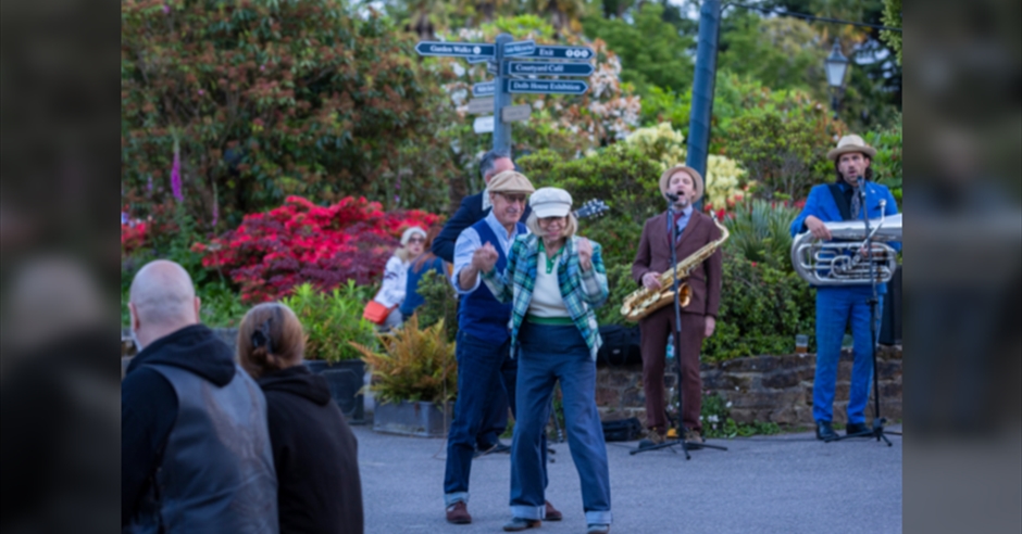 May Leonardslee Lates